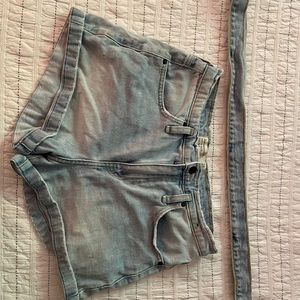 Jean shorts with belt